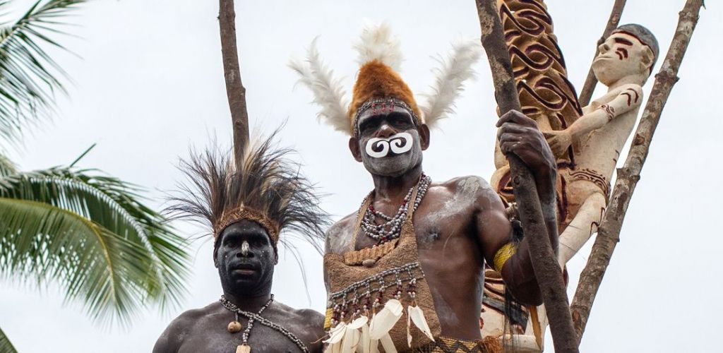 Kreuzfahrt Coral Discoverer - Asmat Ureinwohner - Papua Neuguinea